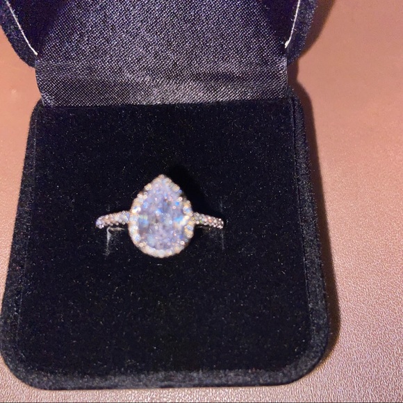 Pear shaped CZ with platinum plate over silver and Rhodium coating - Picture 4 of 6